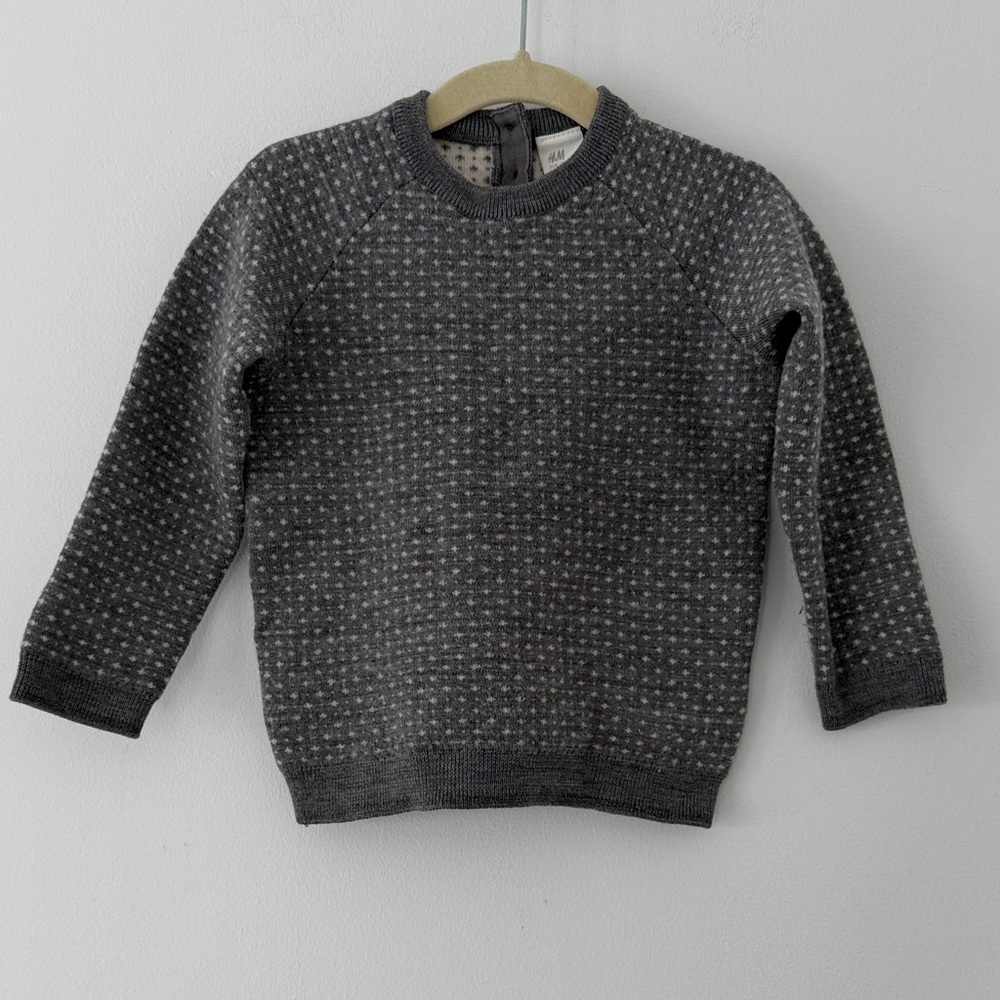 H&M Kids 100% WOOL Gray Sweater button neck opening excellent condition 3-4 Y